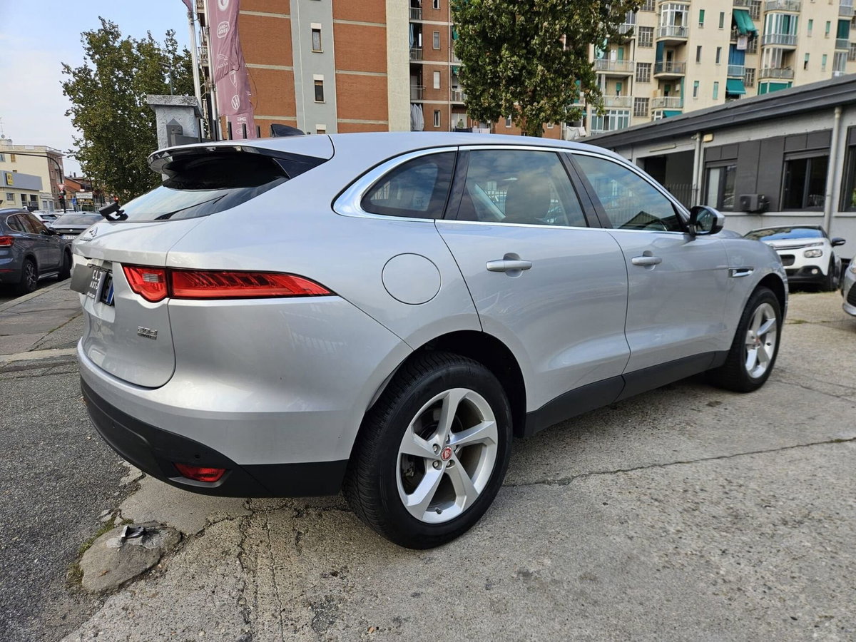 Jaguar F-Pace 2.0 D 180 CV AWD aut. Chequered Flag (4)