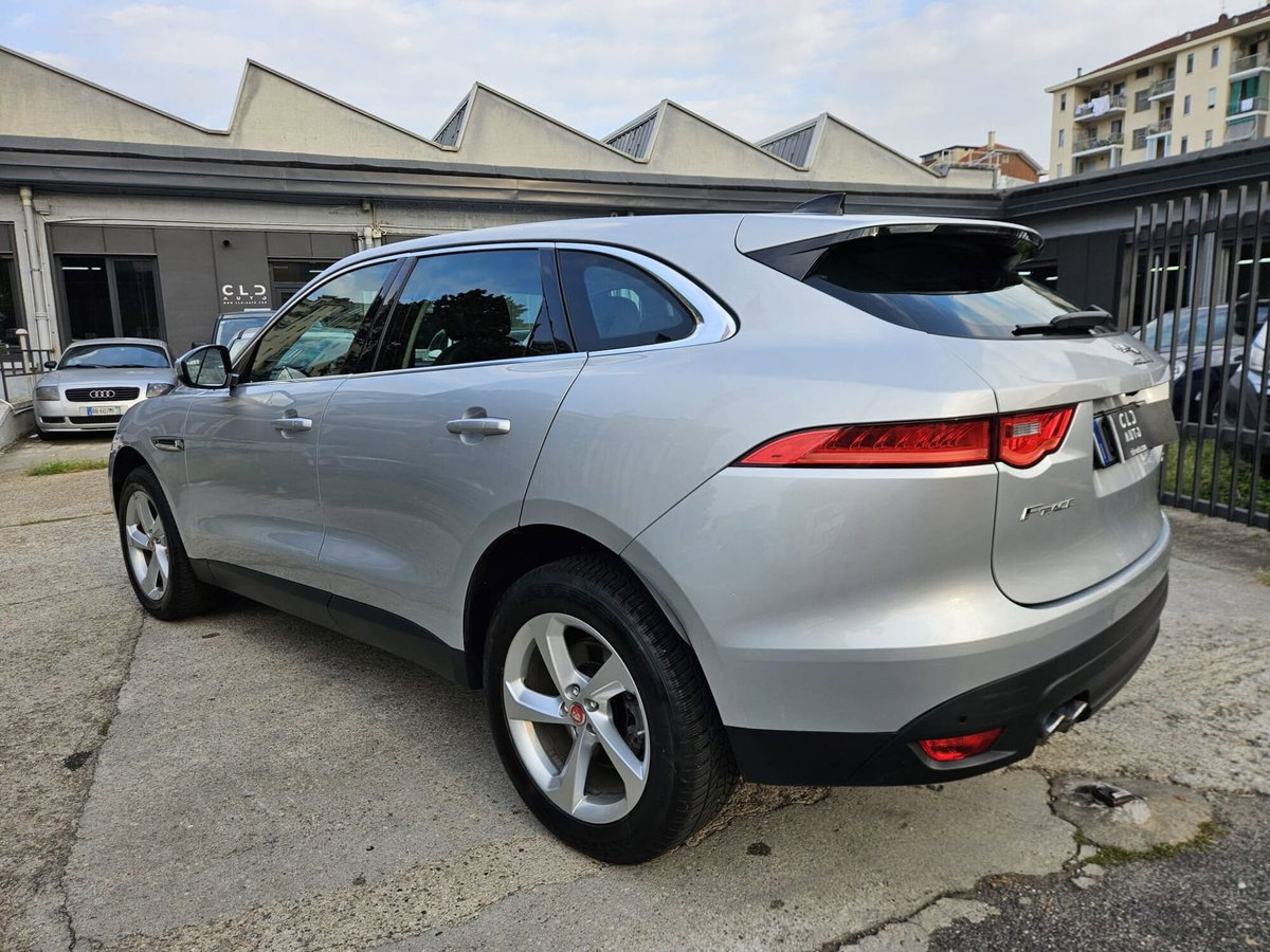 Jaguar F-Pace 2.0 D 180 CV AWD aut. Chequered Flag (6)