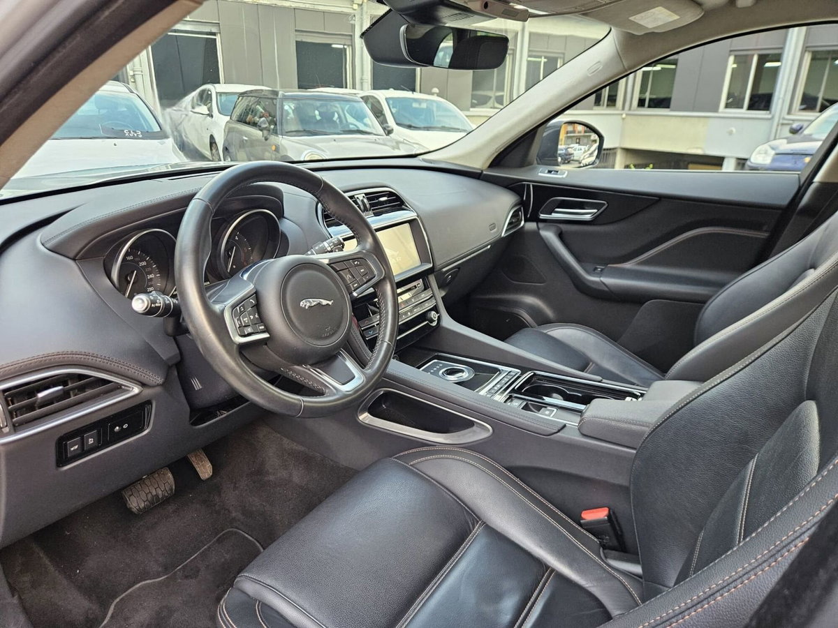 Jaguar F-Pace 2.0 D 180 CV AWD aut. Chequered Flag (7)