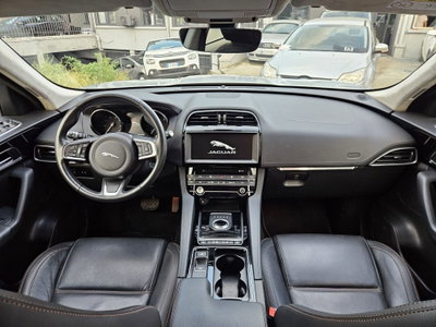 Jaguar F-Pace 2.0 D 180 CV AWD aut. Chequered Flag (9)