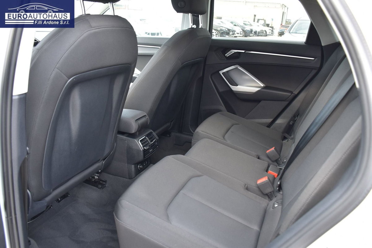 Audi Q3 Sportback 35 TDI quattro S tronic Business Plus (14)