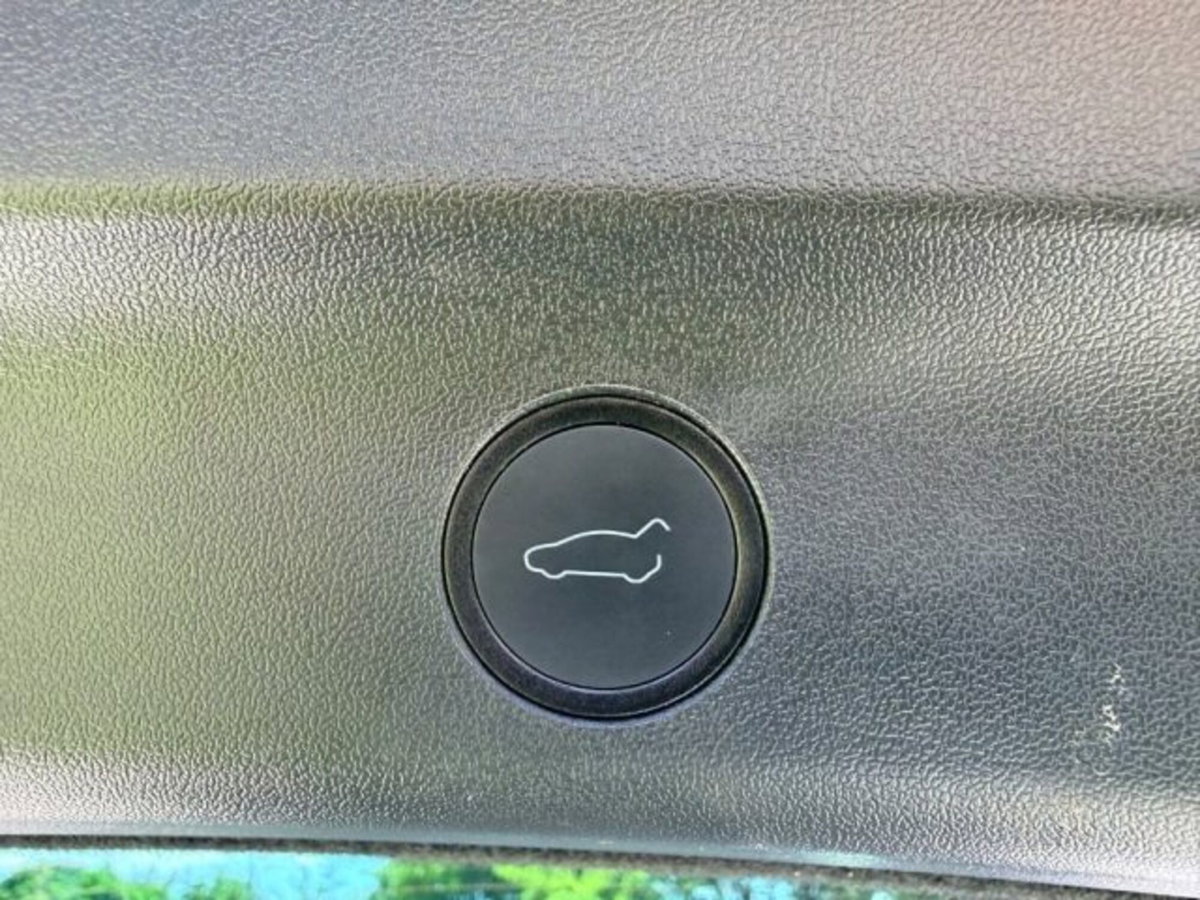 Tesla Model Y Long Range Dual Motor awd (15)