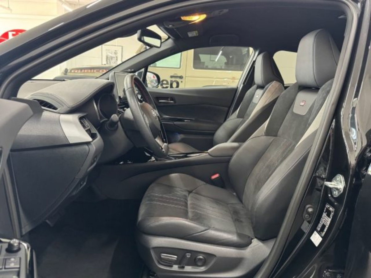 Toyota Toyota C-HR 2.0 Hybrid E-CVT GR Sport (12)