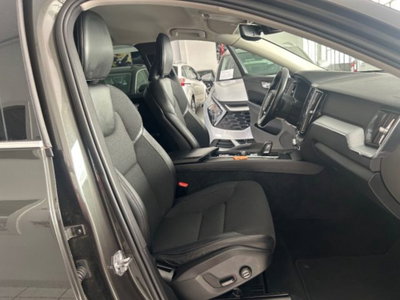 Volvo XC60 B4 (d) AWD Geartronic Momentum Pro (8)