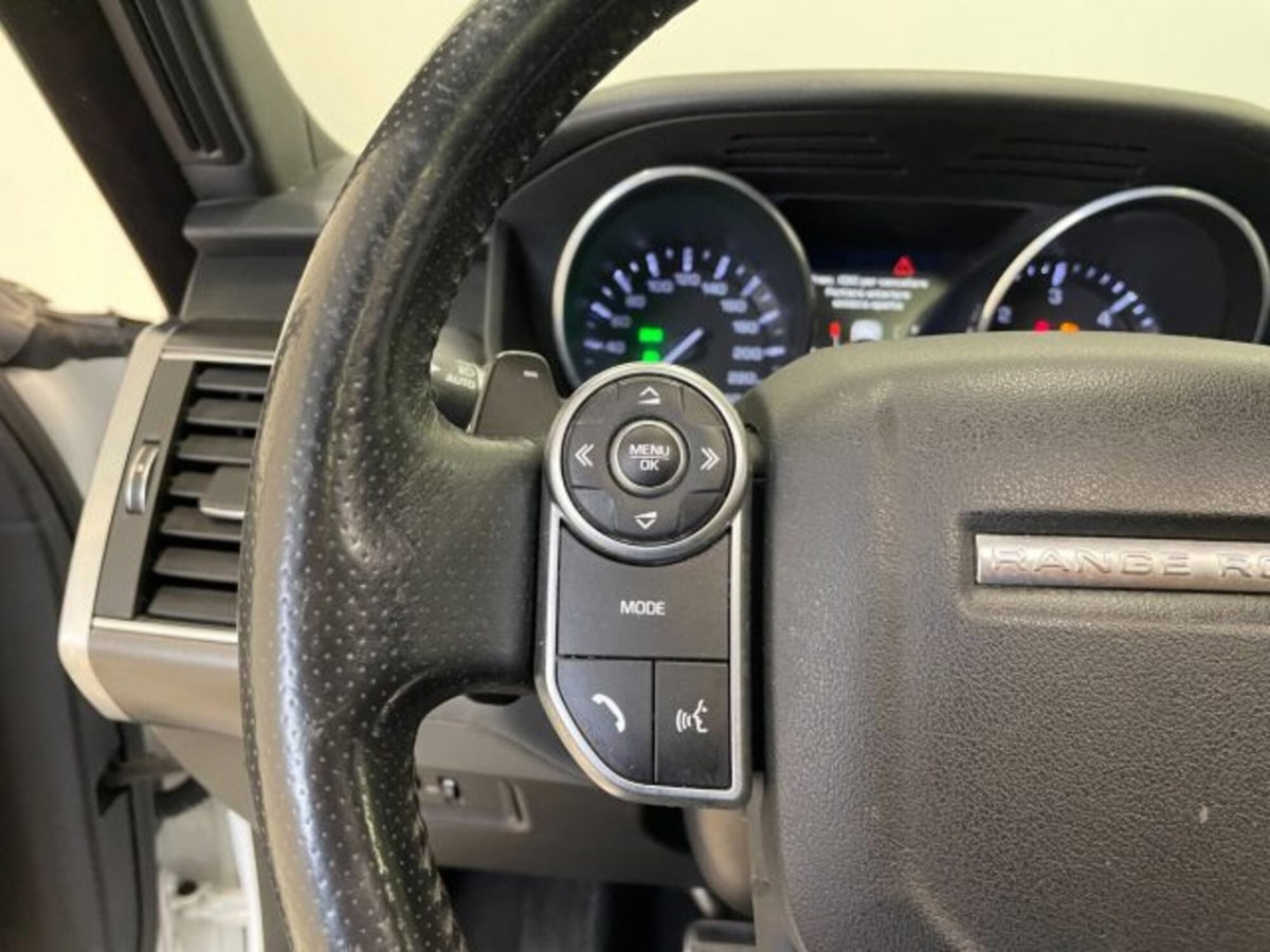 Land Rover Range Rover Sport 3.0 TDV6 HSE (17)