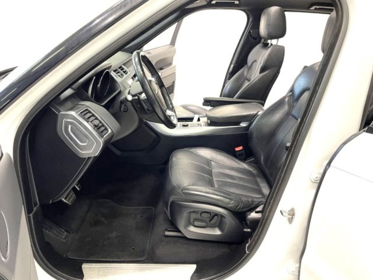 Land Rover Range Rover Sport 3.0 TDV6 HSE (6)