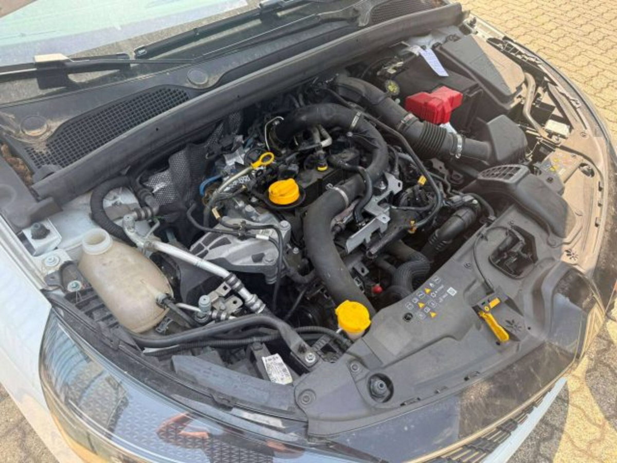 Renault Clio 1.0 tce Techno 90cv (8)