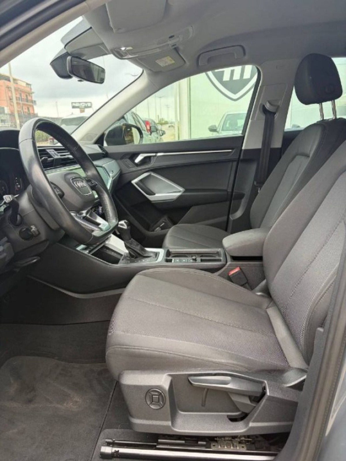 Audi Q3 35 TDI quattro S tronic Business (12)