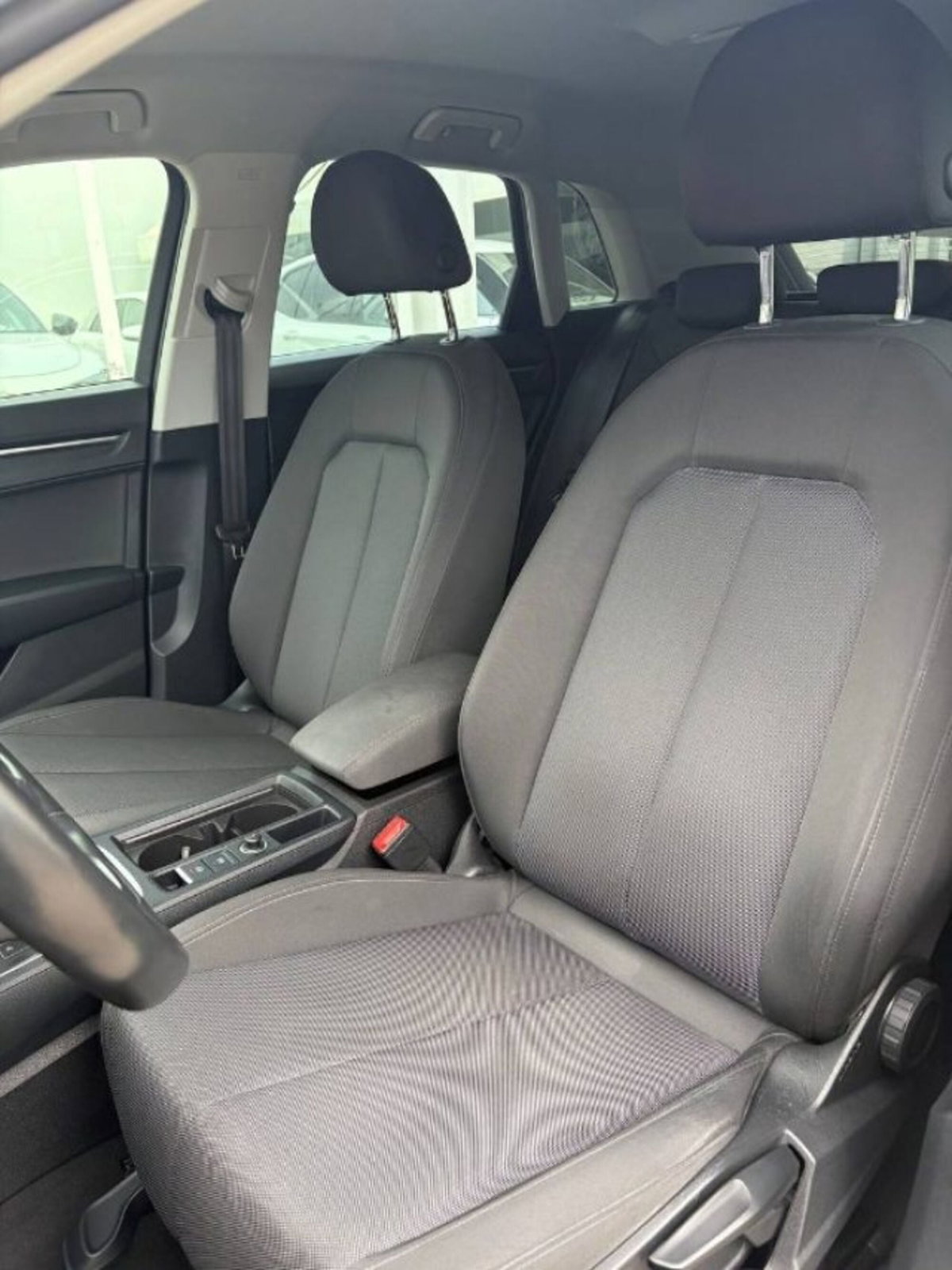 Audi Q3 35 TDI quattro S tronic Business (13)