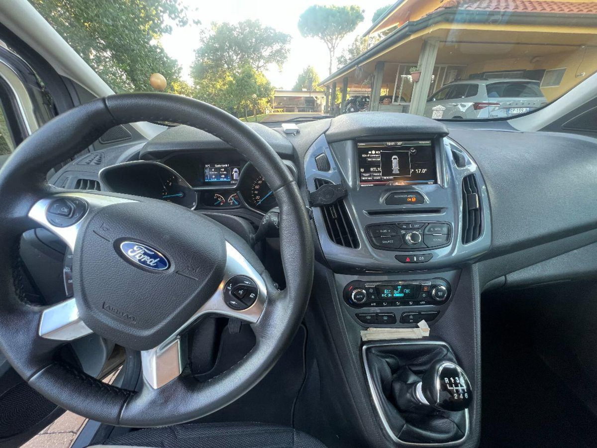 Ford Tourneo Connect 1.5 TDCi 120 CV Plus (5)