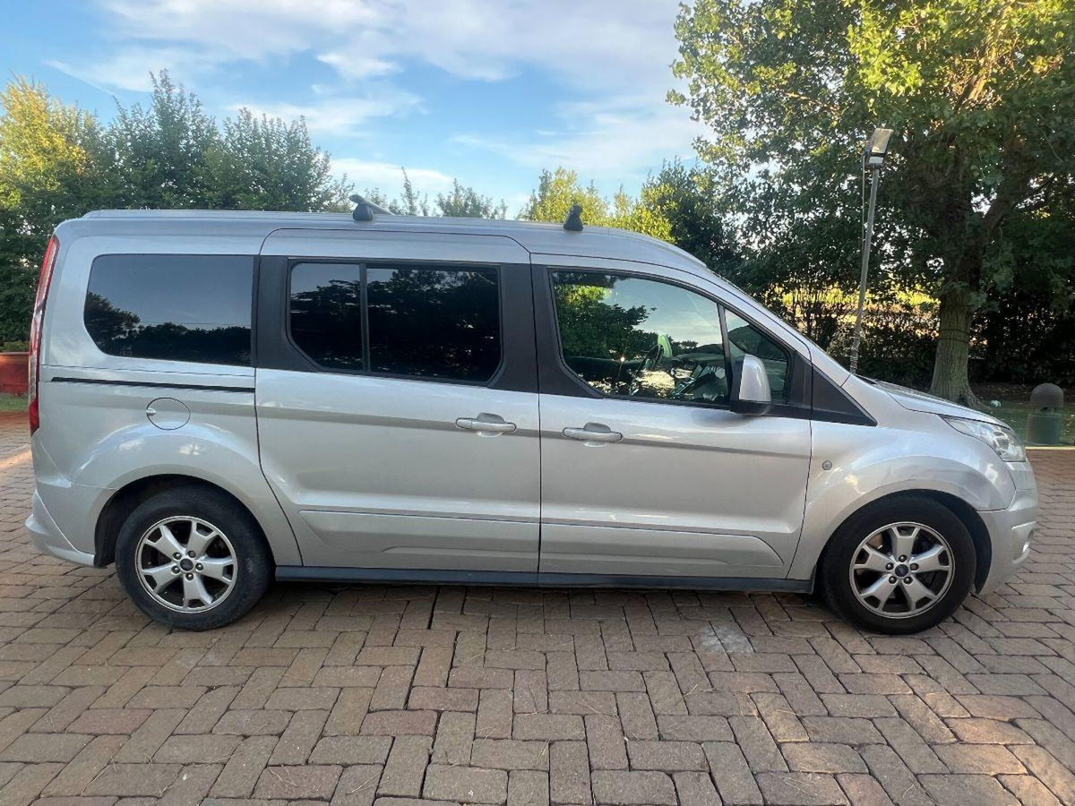 Ford Tourneo Connect 1.5 TDCi 120 CV Plus (8)
