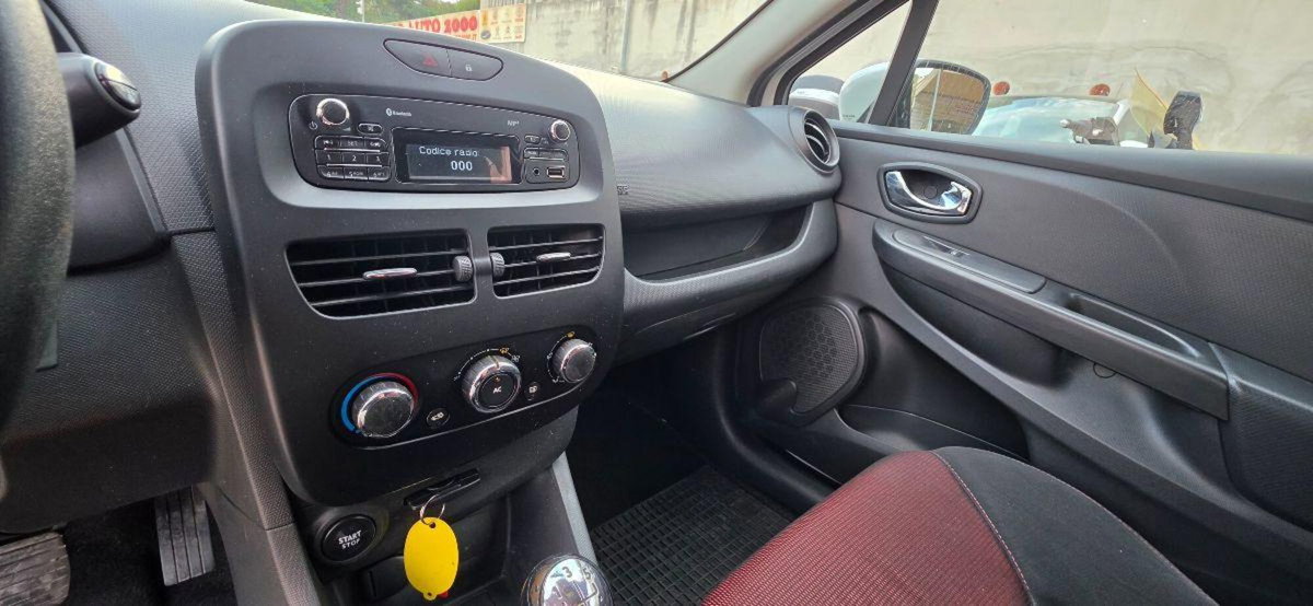 Renault Clio 1.2 75CV GPL 5 porte Wave (14)