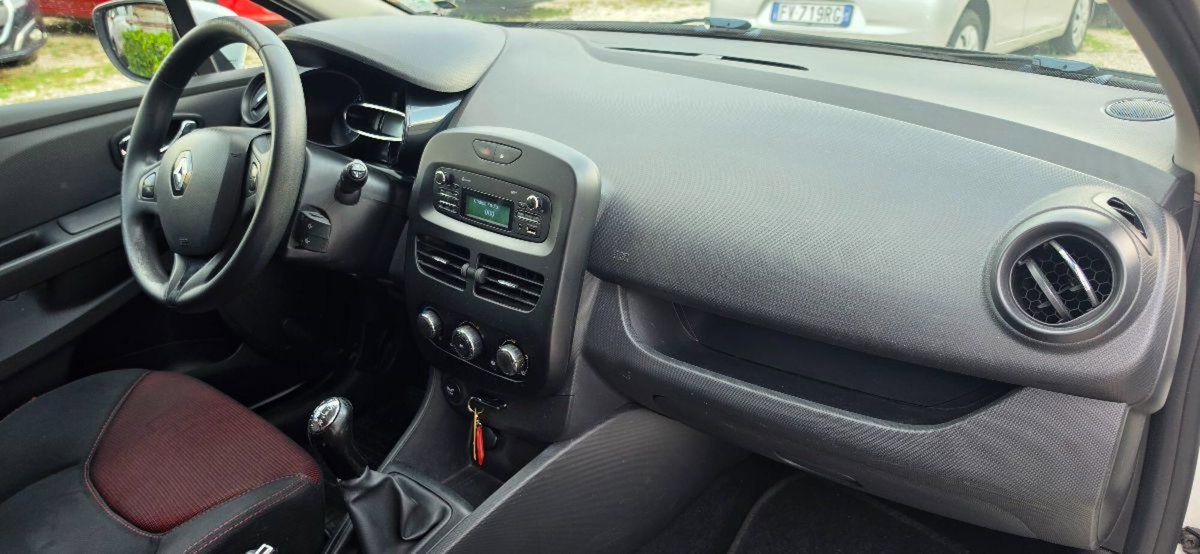 Renault Clio 1.2 75CV GPL 5 porte Wave (18)