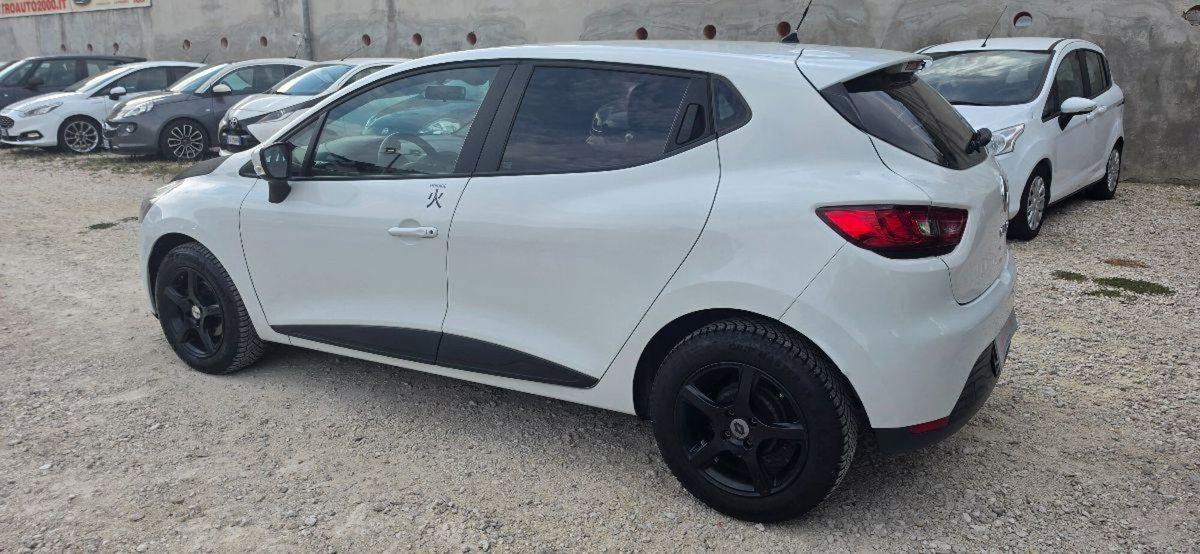 Renault Clio 1.2 75CV GPL 5 porte Wave (4)