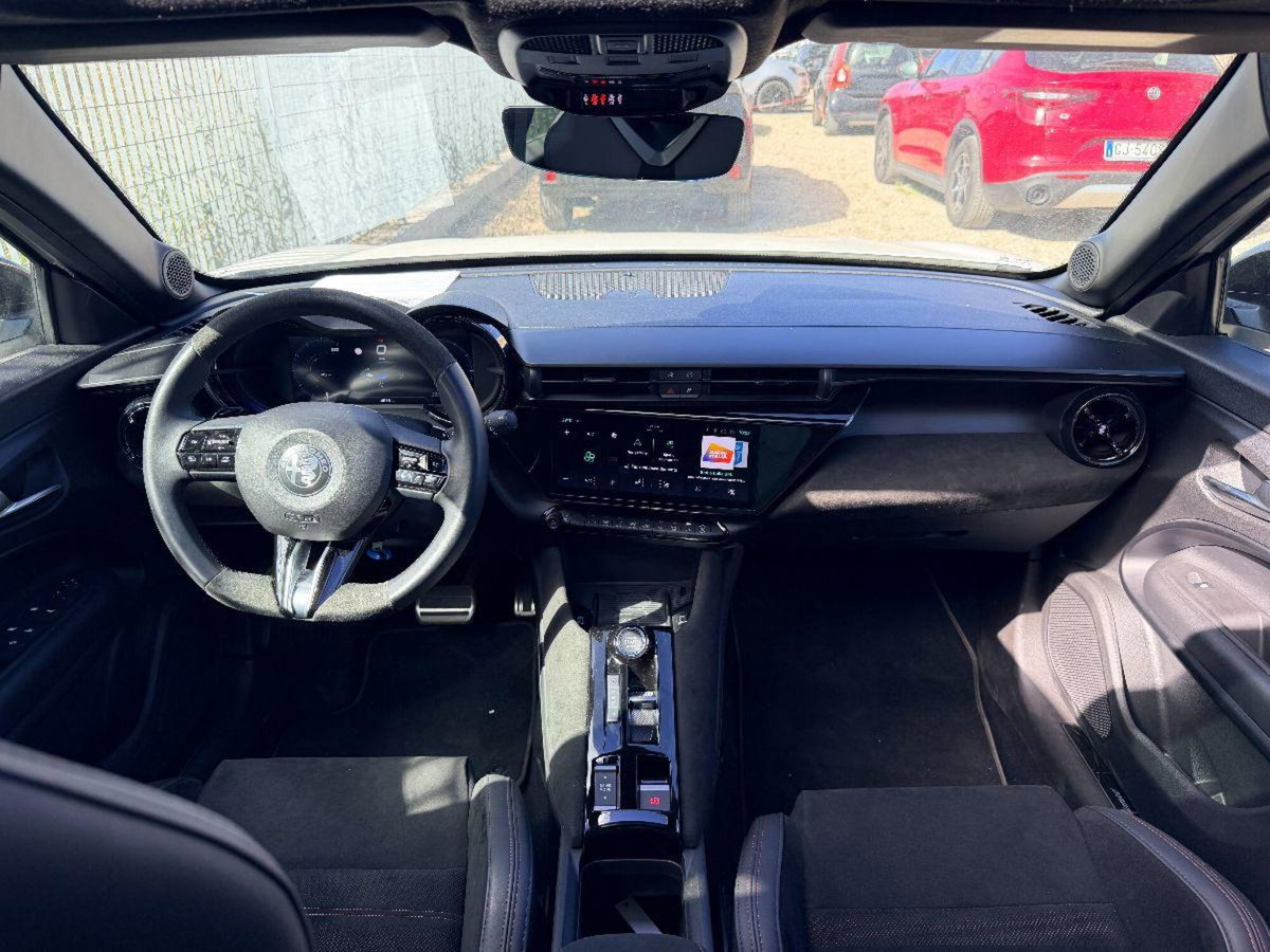 Alfa Romeo Junior elettrica Speciale 156cv (8)