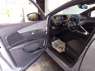 Peugeot 3008 BlueHDi 130 S&S EAT8 Allure Pack (12)
