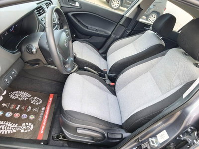 Hyundai i20 1.1 CRDi 12V 5 porte Comfort (9)