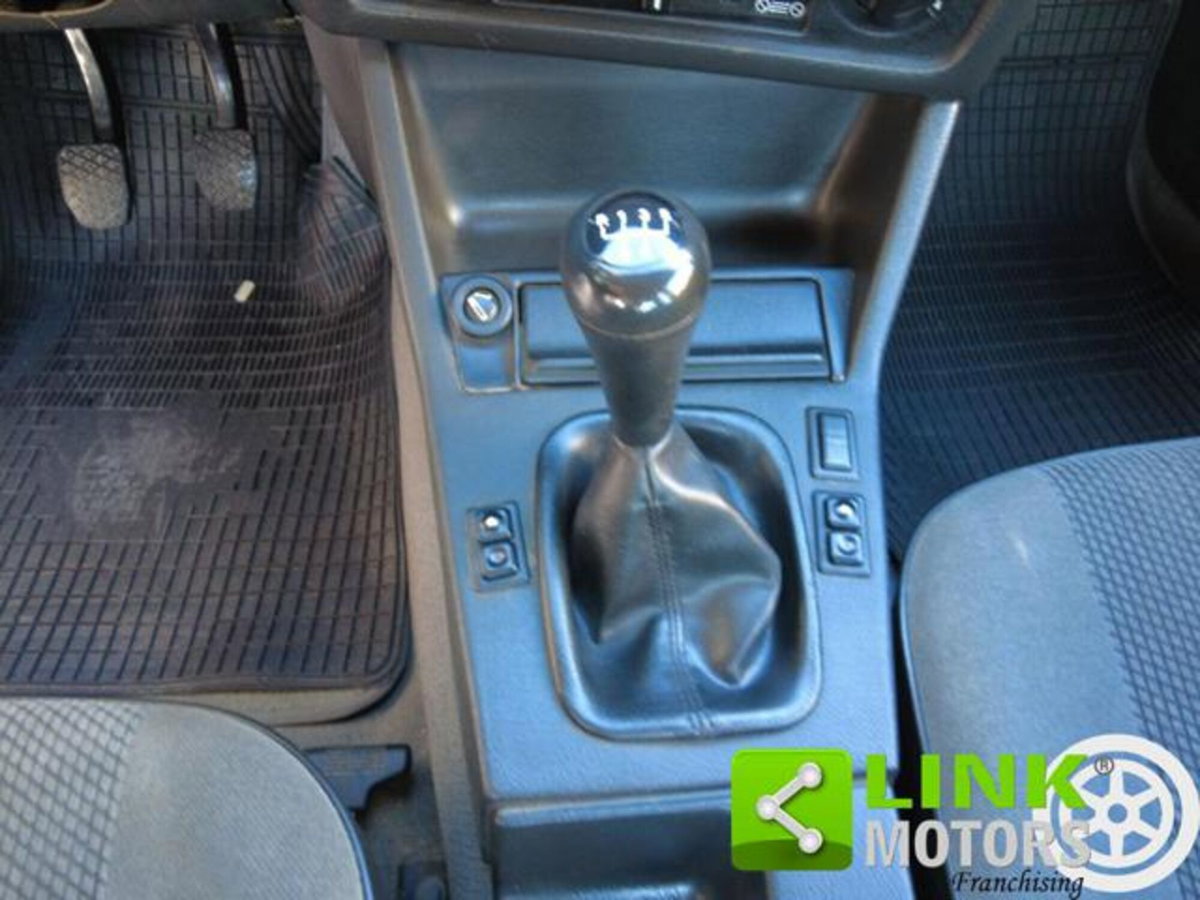 BMW Serie 3 318 2 porte (14)