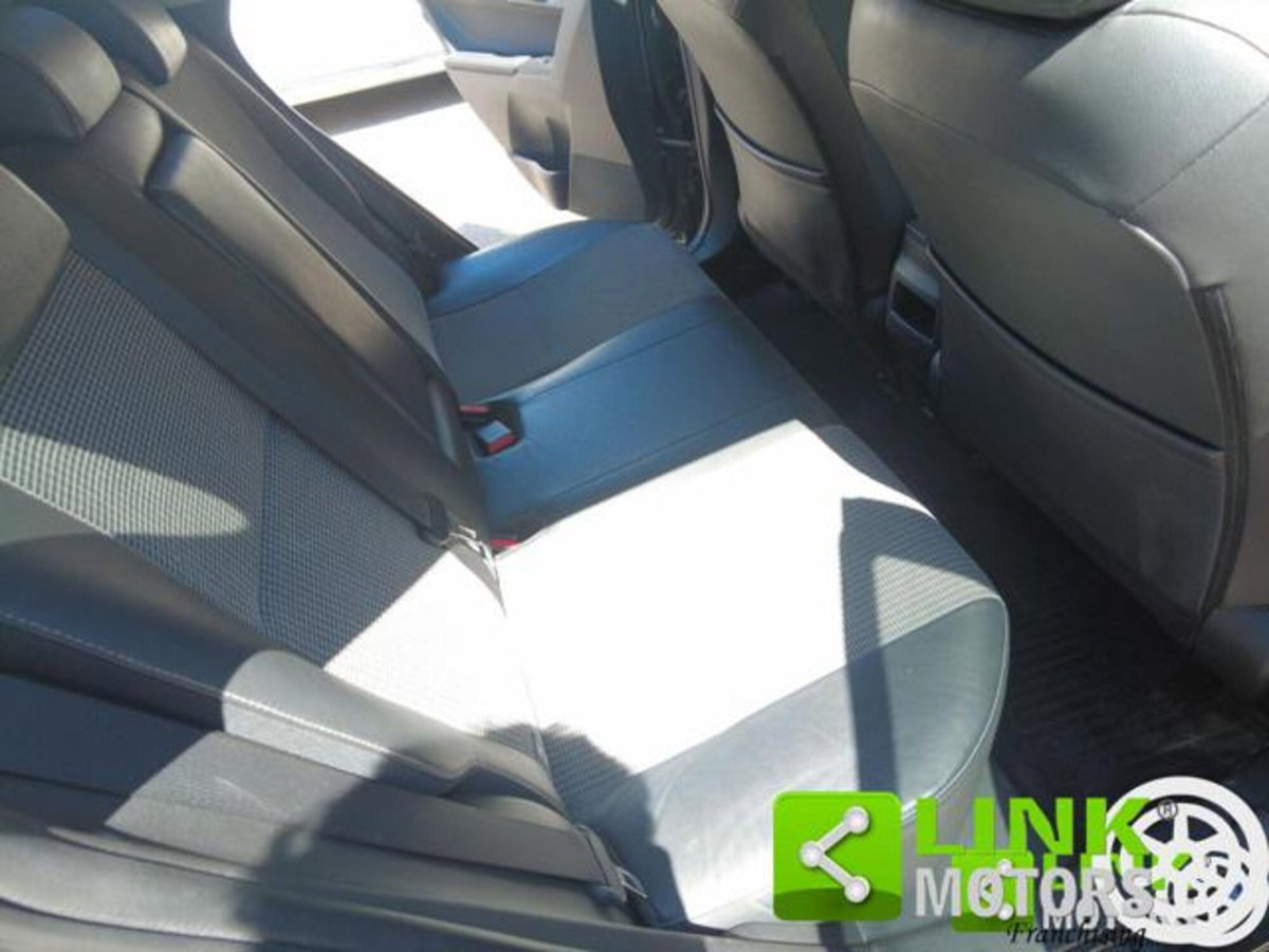 Toyota Auris 1.6 D-4D Lounge (14)