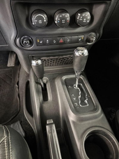 Jeep Wrangler Unlimited 2.8 CRD DPF Sahara Auto (14)