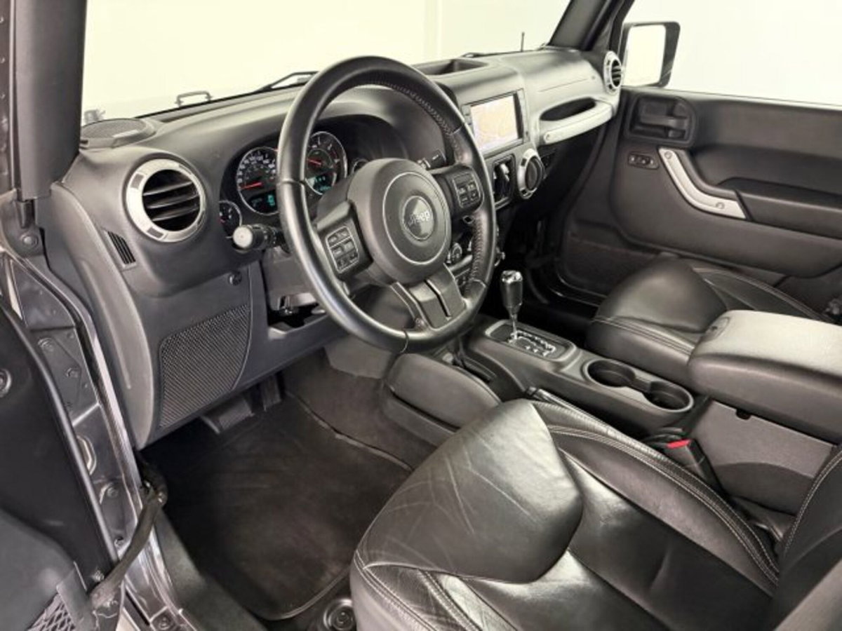 Jeep Wrangler Unlimited 2.8 CRD DPF Sahara Auto (4)