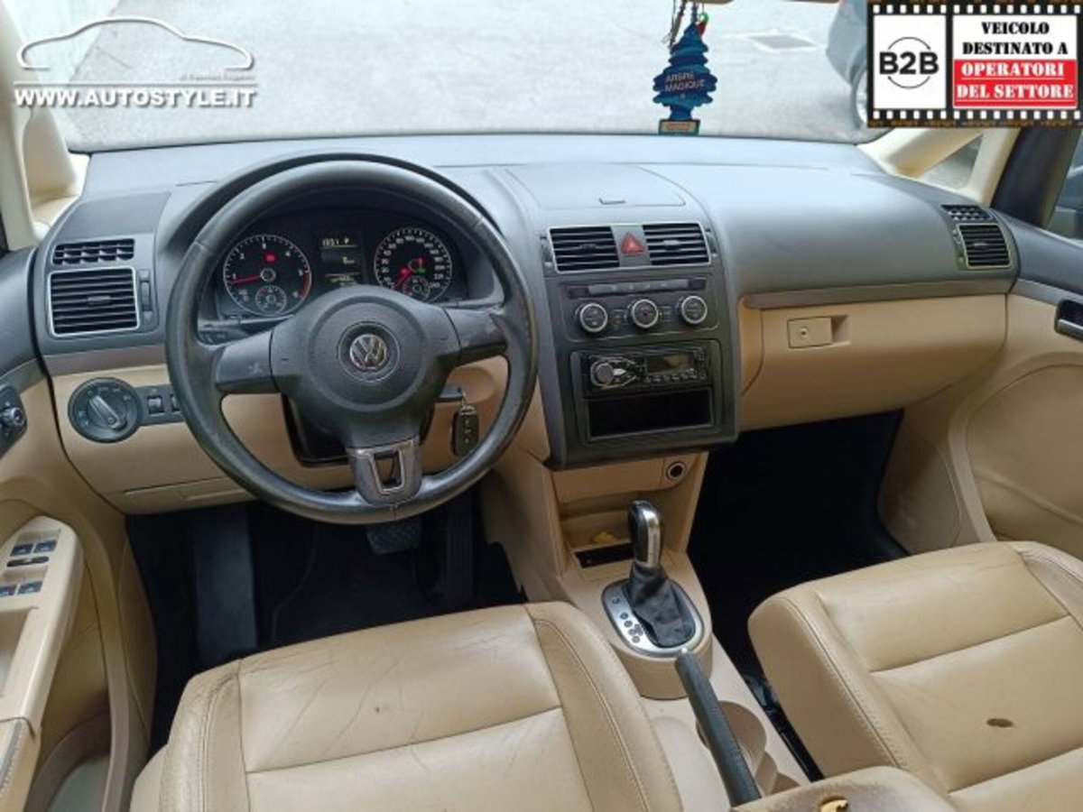 Volkswagen Touran 1.6 TDI DSG Comfortline (2)