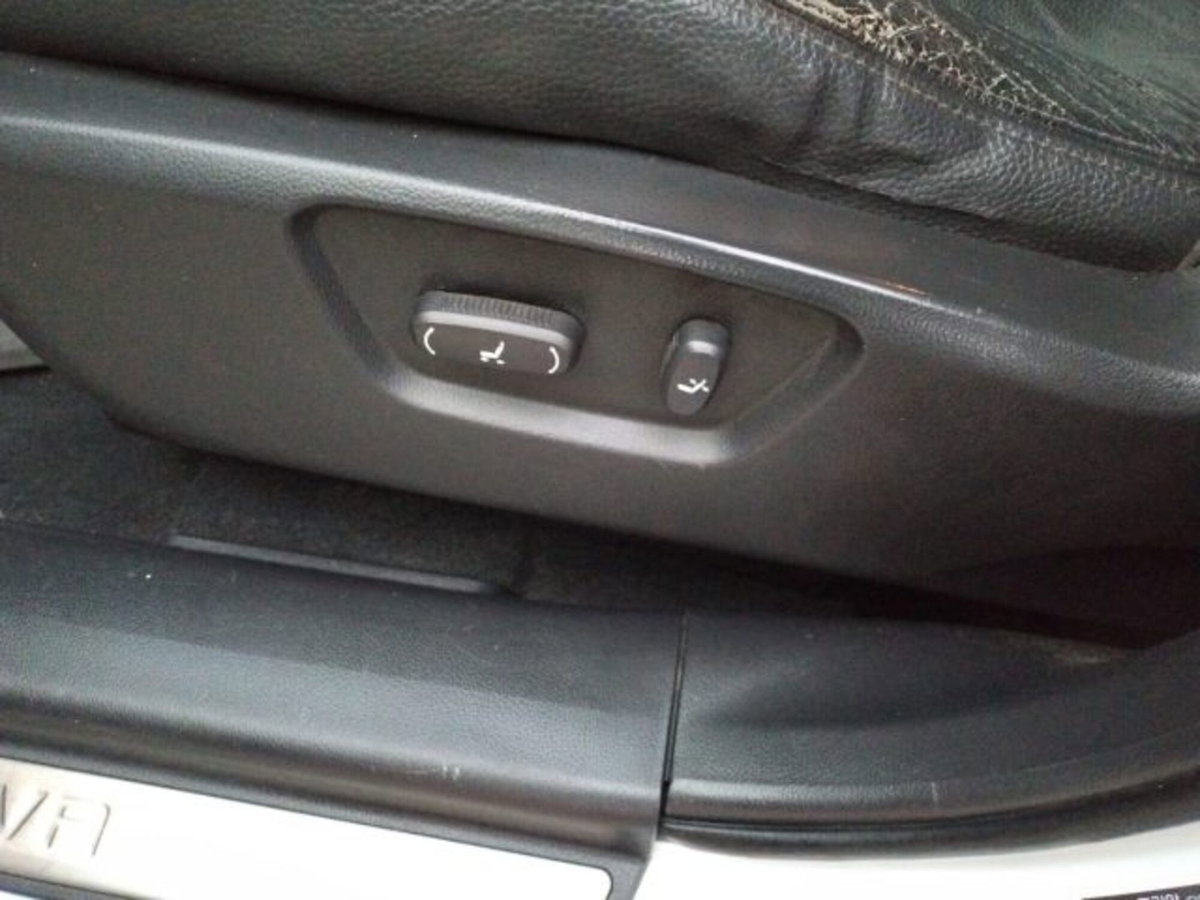 Chevrolet Captiva 2.0 VCDi LTZ (9)