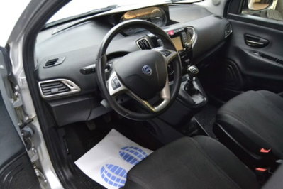 Lancia Ypsilon 1.0 FireFly 5 porte S&S Hybrid Ecochic Gold (10)