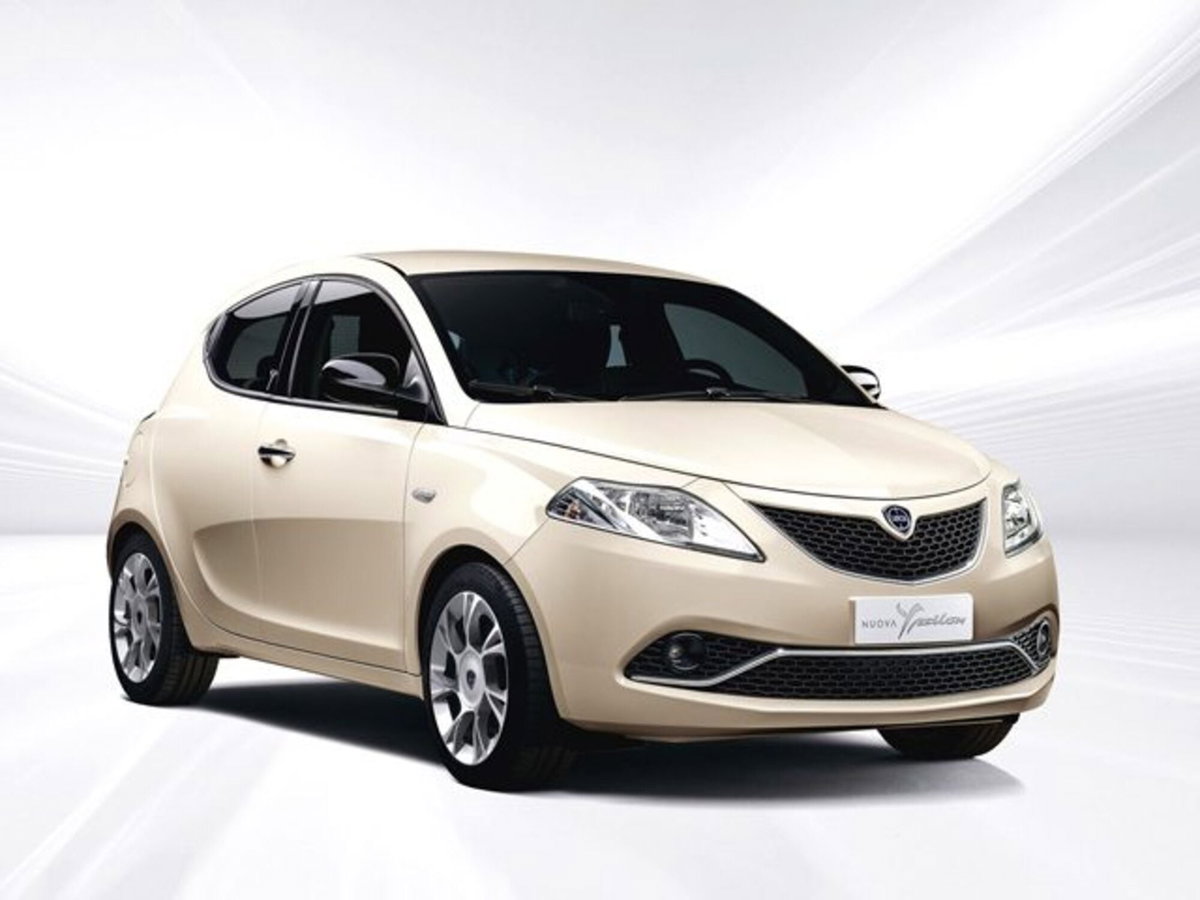 Lancia Ypsilon 1.0 FireFly 5 porte S&S Hybrid Ecochic Gold (15)