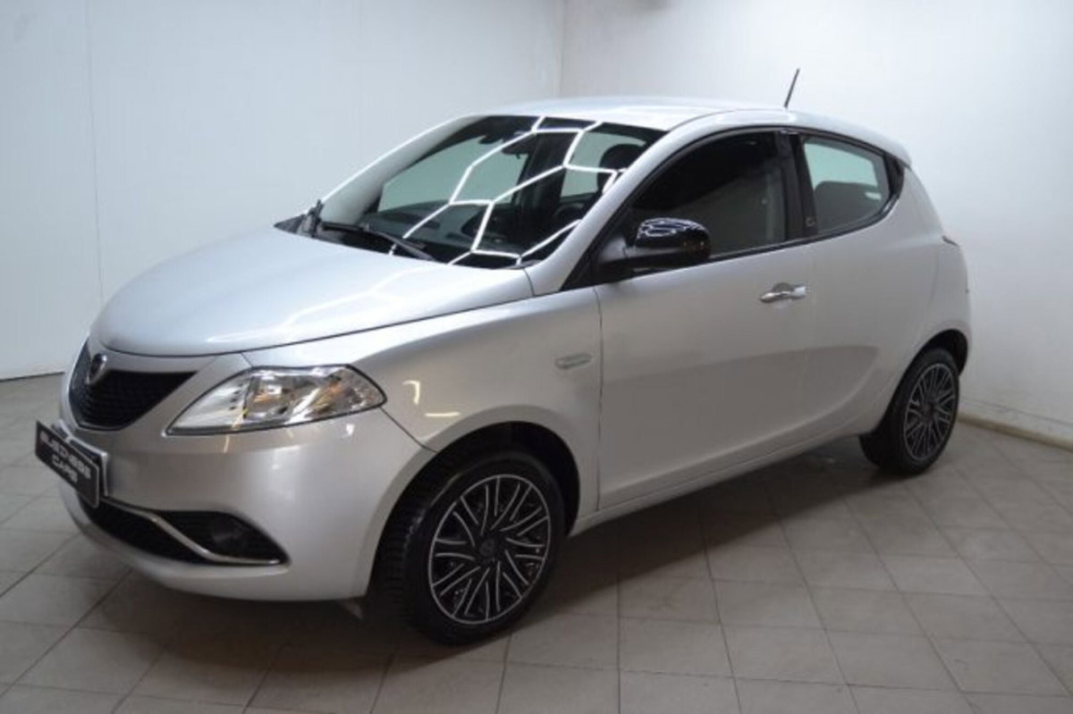 Lancia Ypsilon 1.0 FireFly 5 porte S&S Hybrid Ecochic Gold (2)