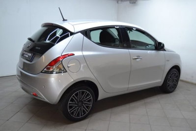 Lancia Ypsilon 1.0 FireFly 5 porte S&S Hybrid Ecochic Gold (4)