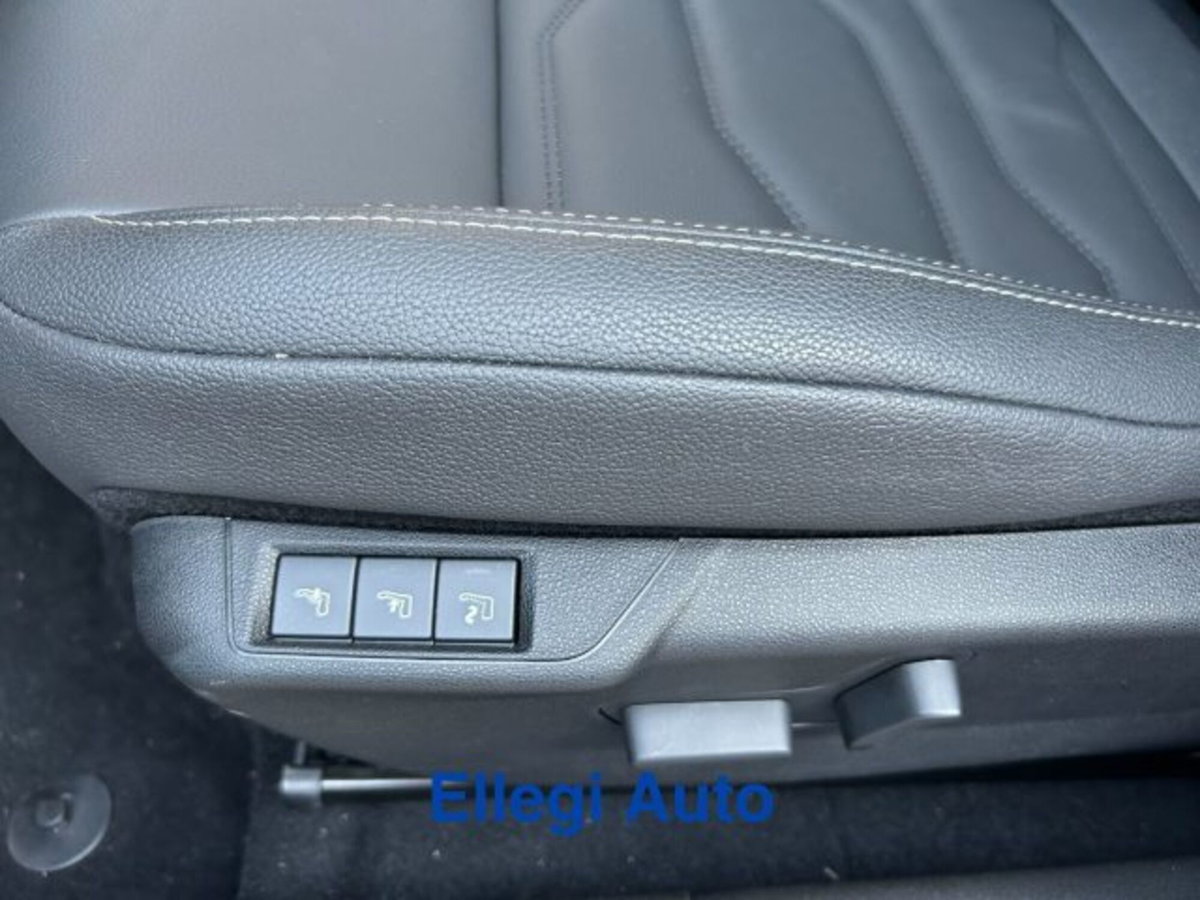 Jeep Avenger 1.2 turbo Summit fwd 100cv (15)