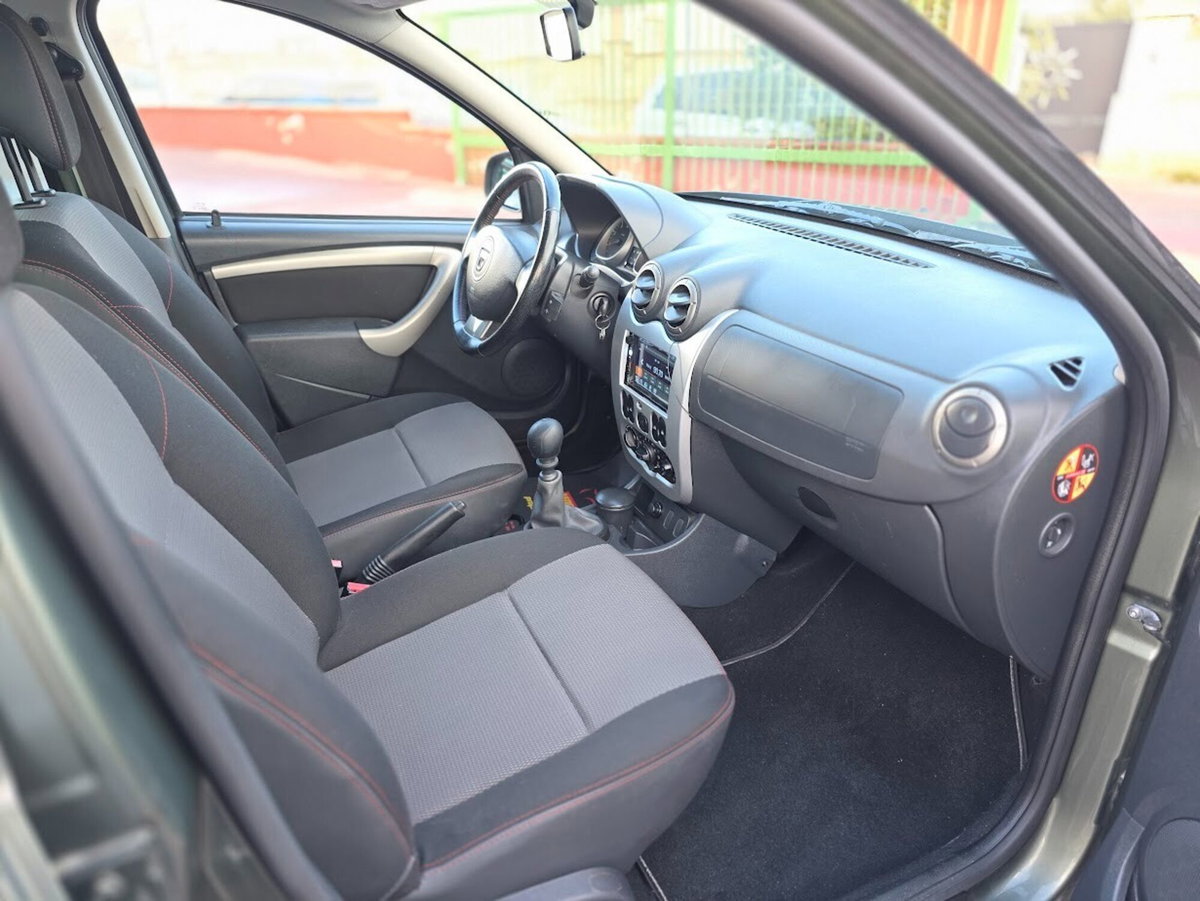 Dacia Duster 1.5 dCi 110CV 4x4 Lauréate N1 (14)