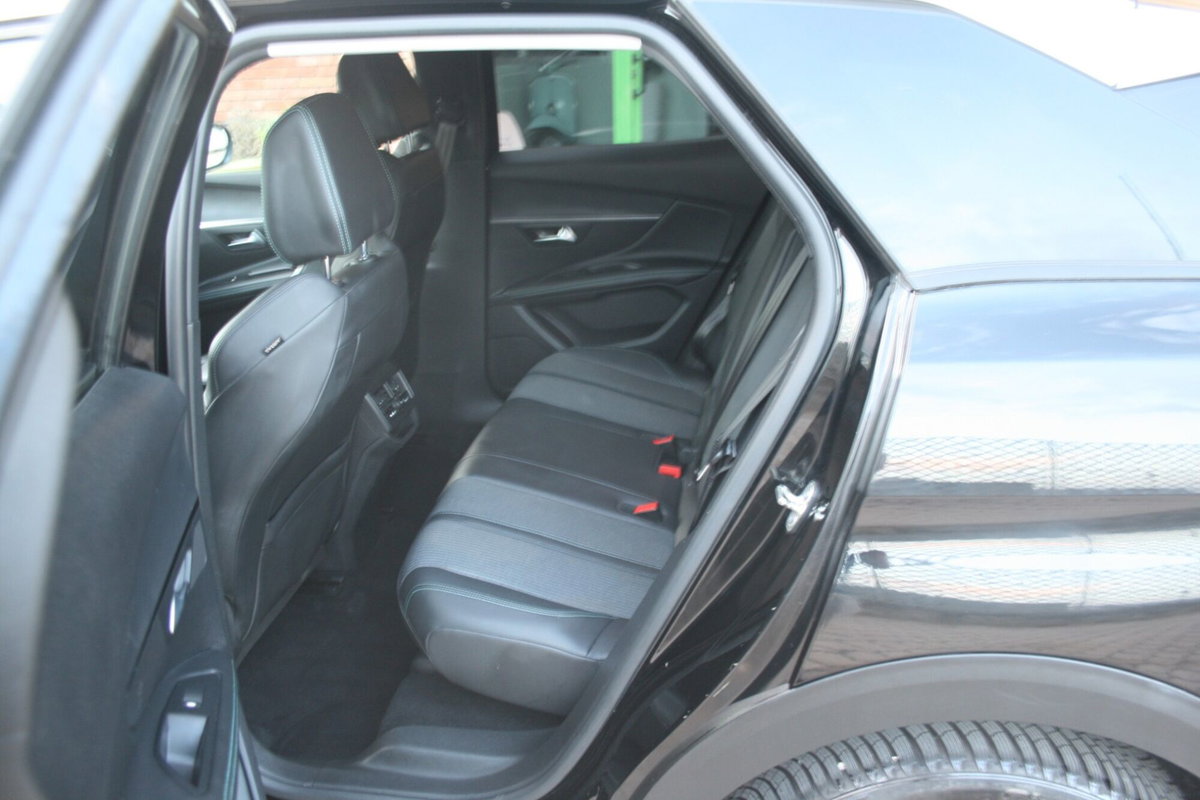 Peugeot 3008 BlueHDi 130 S&S EAT8 Allure Pack (15)