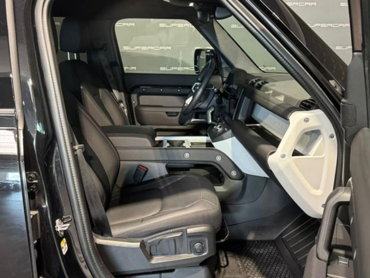 Land Rover Defender 110 3.0D I6 200 CV AWD Auto X-Dynamic S (10)