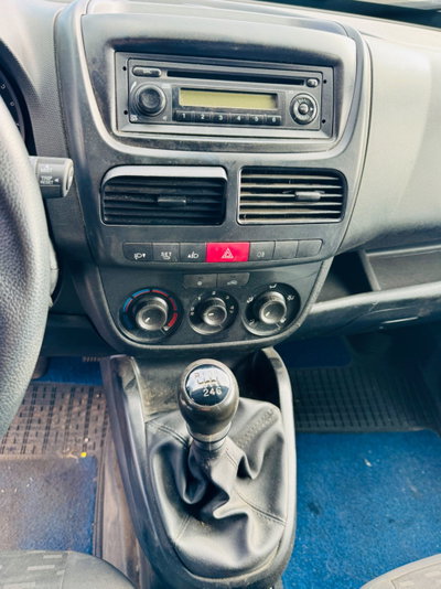 Opel Combo Tour CDTi 95CV PC-TA Cosmo (16)