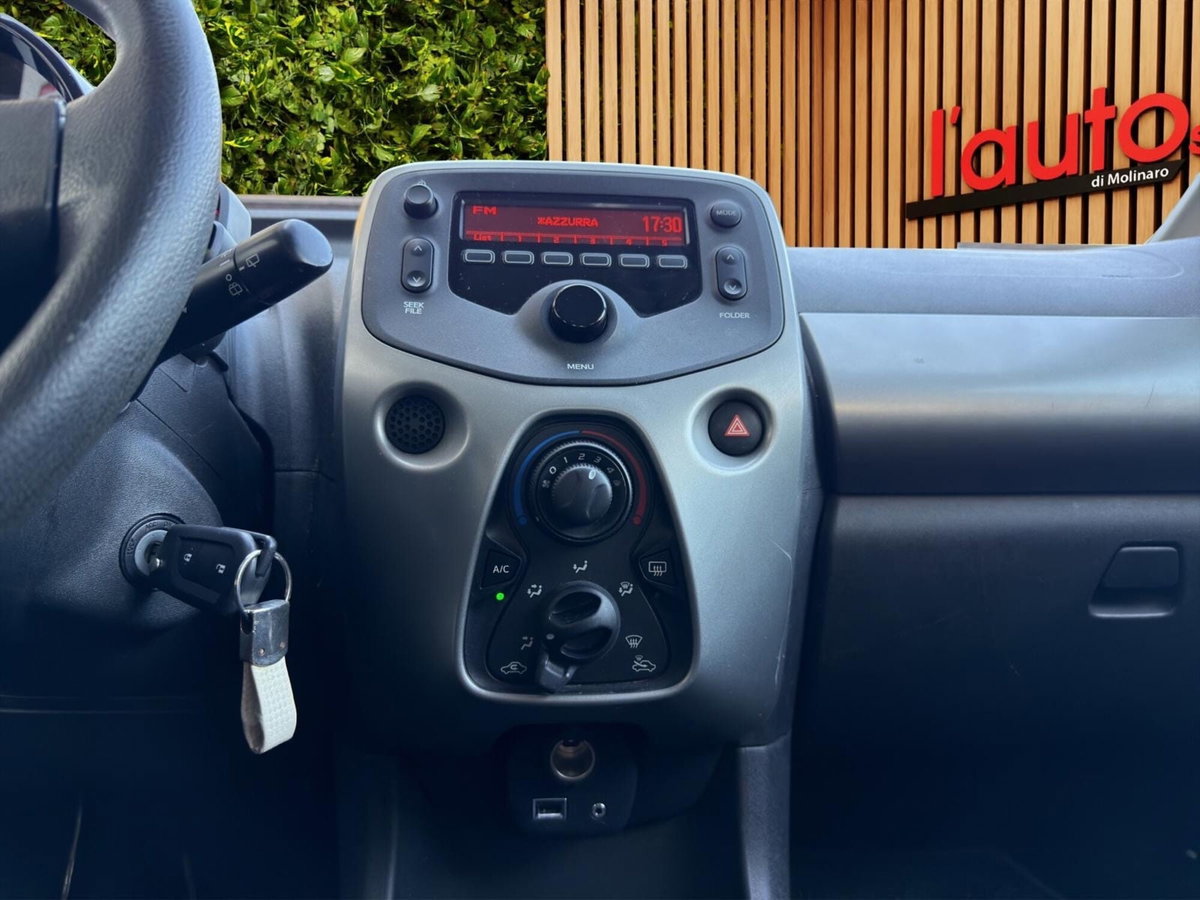 Citroen C1 C1 VTi 68 5 porte Shine (14)