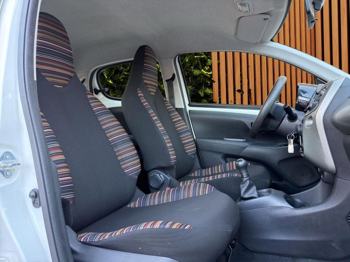 Citroen C1 C1 VTi 68 5 porte Shine (16)