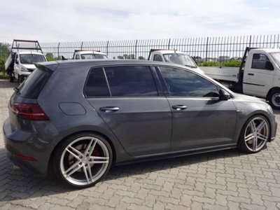 Volkswagen Golf 2.0 tsi GTI MT Ultimate 245cv (4)