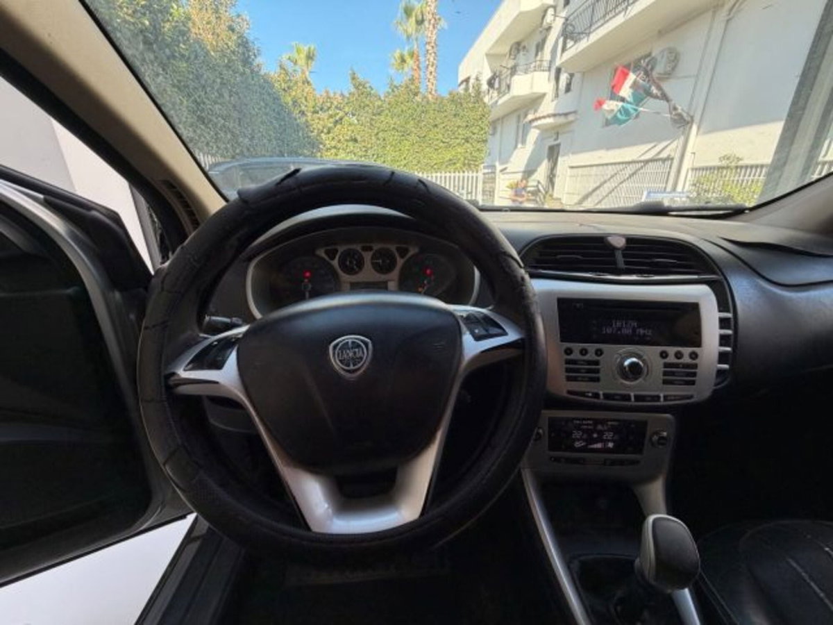 Lancia Delta 1.6 MJT DPF Gold (13)