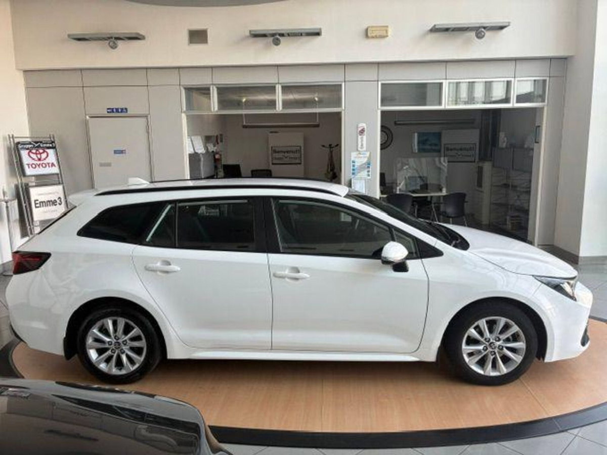Toyota Corolla Touring Sports 1.8 Hybrid Business (4)