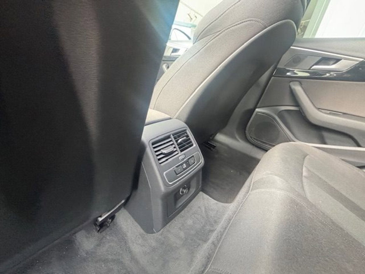 Audi A4 Avant 2.0 TDI 150 CV ultra S tronic (15)