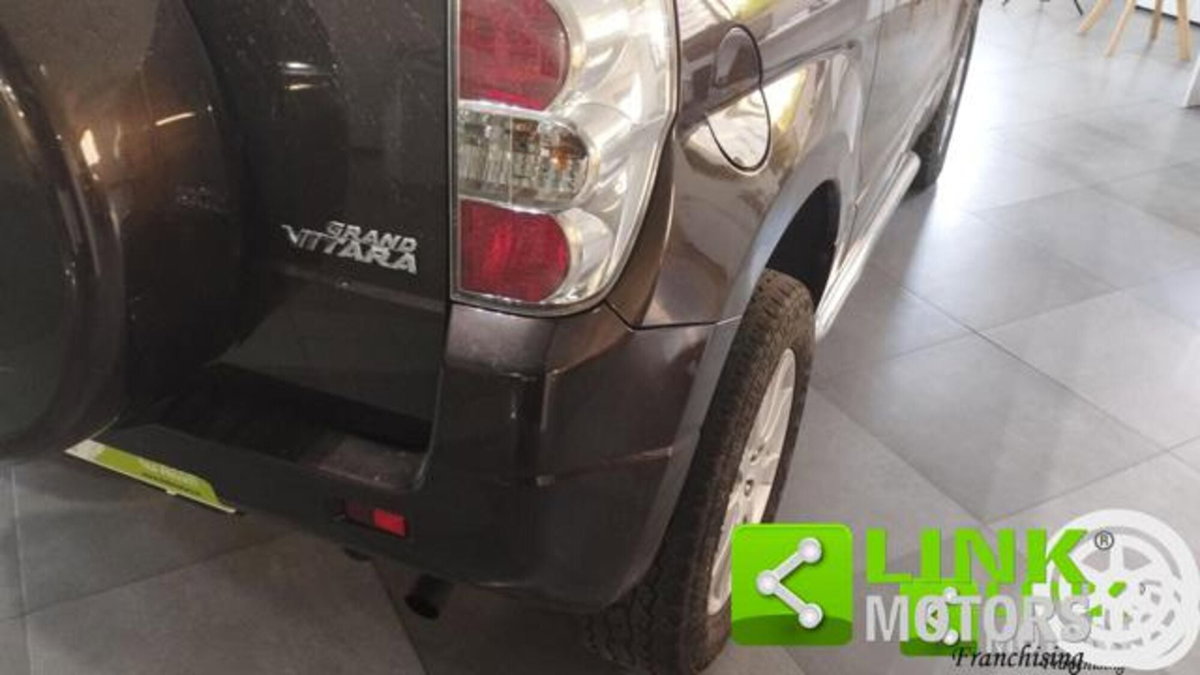 Suzuki Grand Vitara 1.9 DDiS 3 porte Evolution (12)