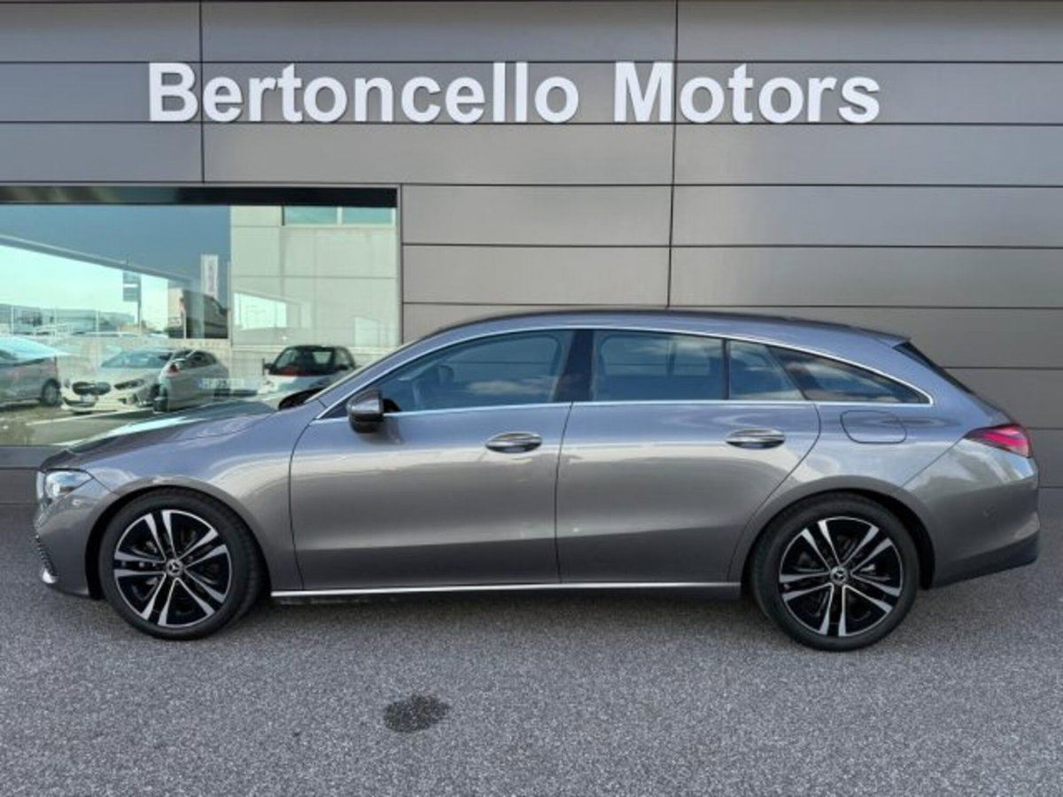 Mercedes-Benz CLA Shooting Brake 180 d Automatic Shooting Brake Sport (3)