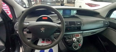 Peugeot 807 HDi FAP SV (9)