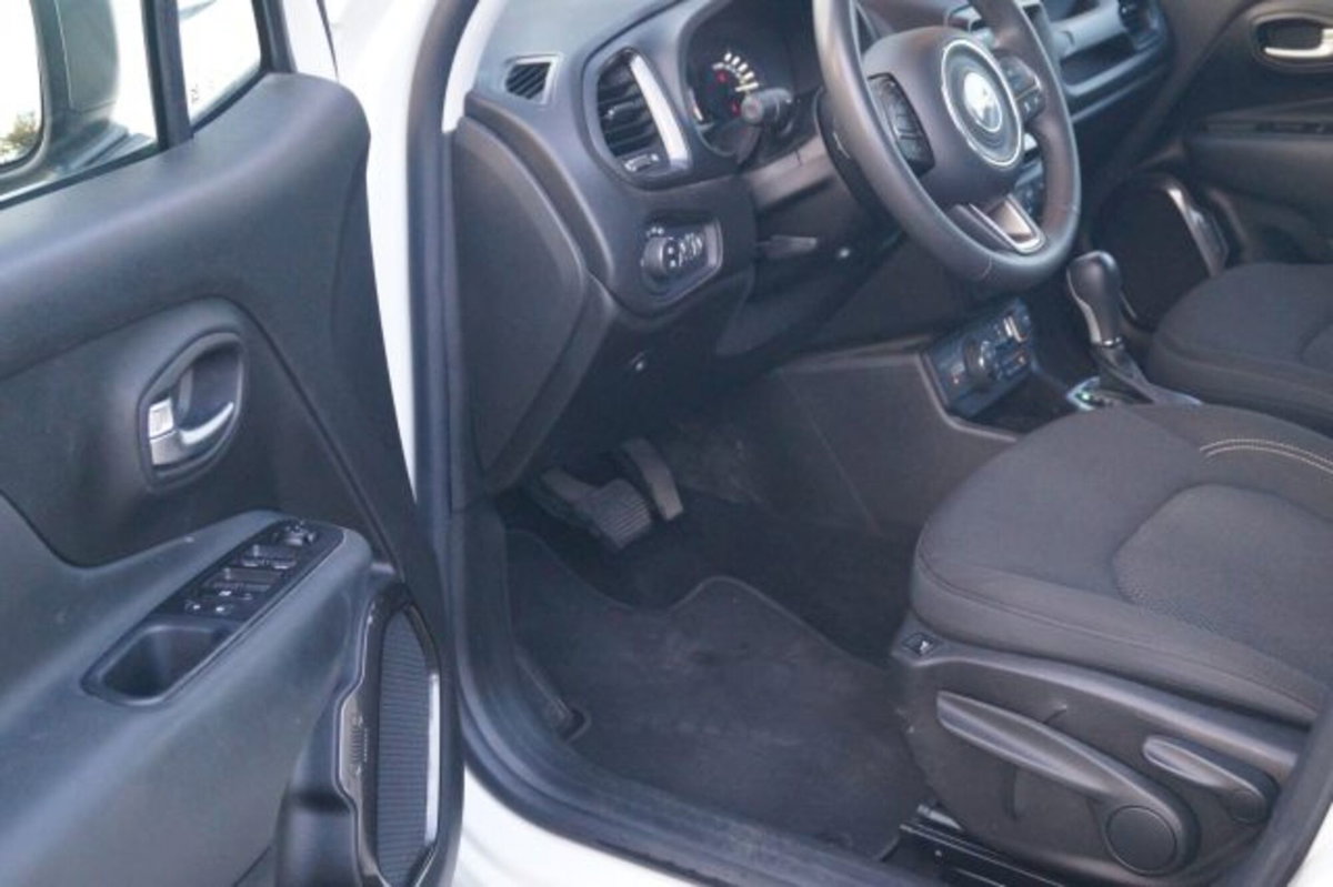 Jeep Renegade 1.3 T4 190CV PHEV 4xe AT6 Limited (8)