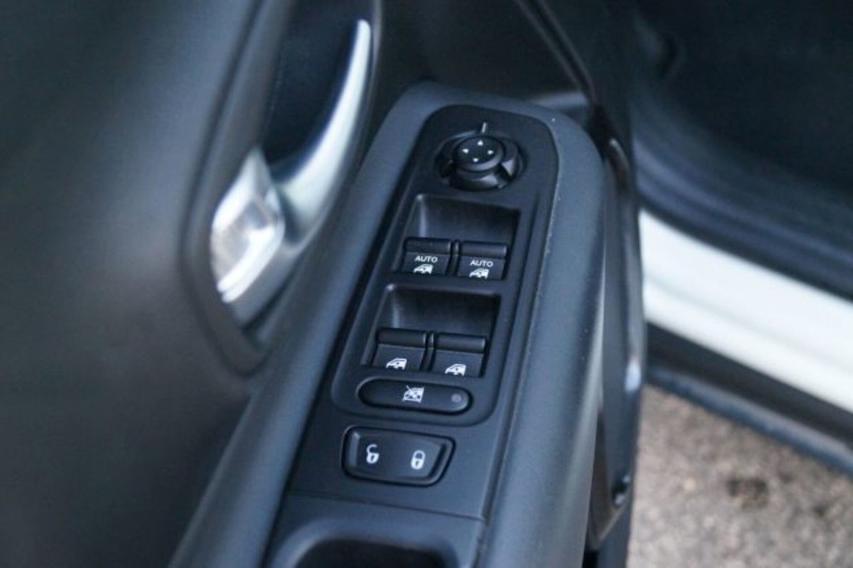 Jeep Renegade 1.3 T4 190CV PHEV 4xe AT6 Limited (9)