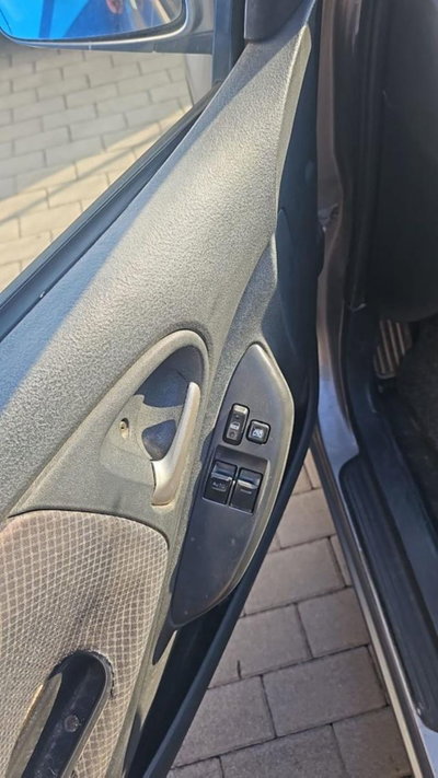 Toyota Yaris 16V cat 5 porte (6)
