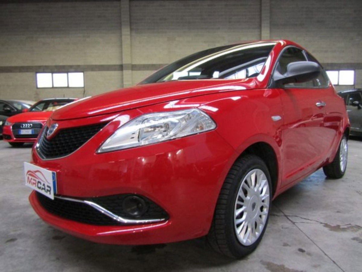 Lancia Ypsilon 1.2 69 CV 5 porte Platinum