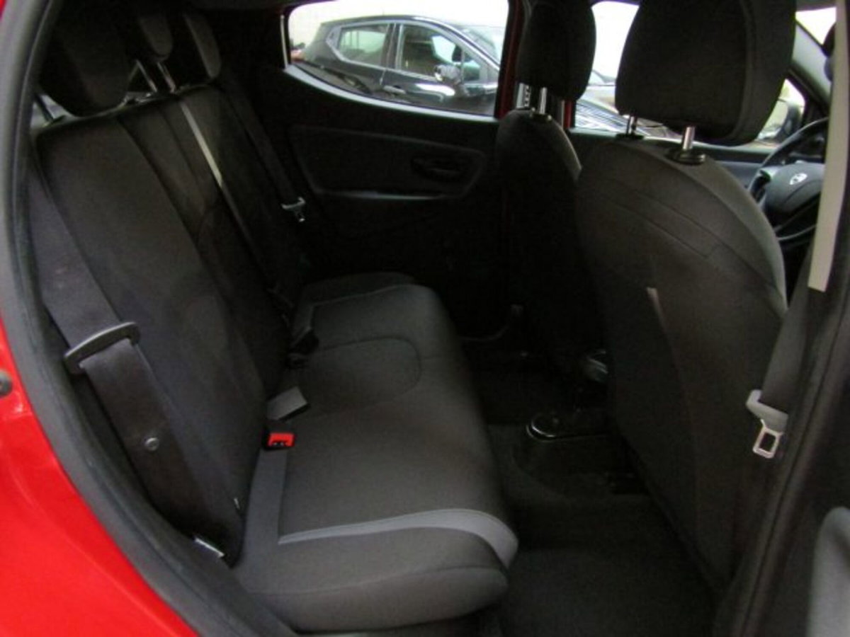 Lancia Ypsilon 1.2 69 CV 5 porte Platinum (13)